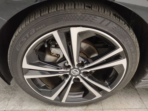 Used 2023 Nissan Sentra SR w/ SR Premium Package image 31