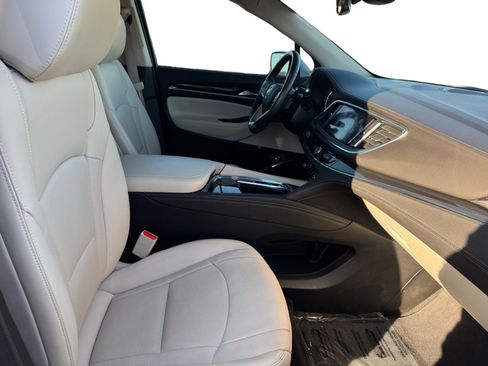 Used 2024 Buick Enclave Essence image 15