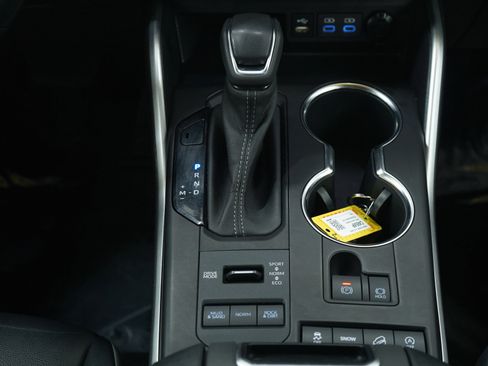 Used 2022 Toyota Highlander XLE image 18