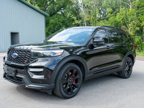 Used 2023 Ford Explorer ST w/ Technology Package AWD/4WD image 7