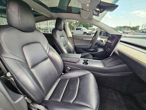Used 2022 Tesla Model 3 Standard Range RWD image 9
