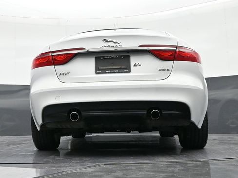 Used 2018 Jaguar XF image 22