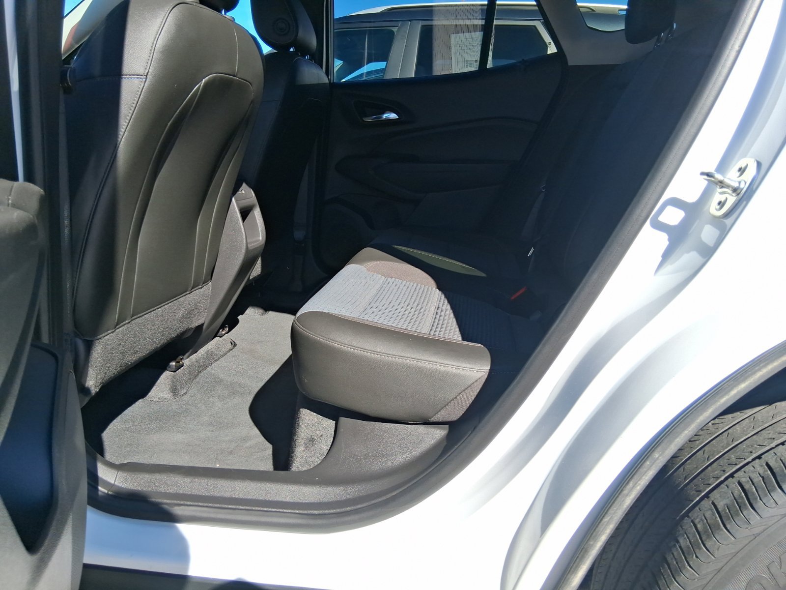 Used 2024 Chevrolet Trax LT w/ Driver Confidence Package FWD image 9