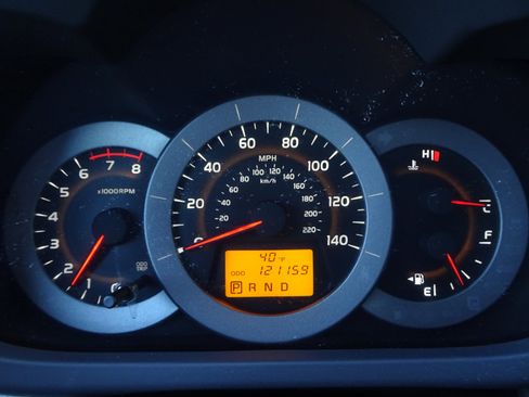 Used 2011 Toyota RAV4 4WD image 18