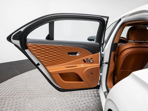 Used 2023 Bentley Flying Spur W12 image 42