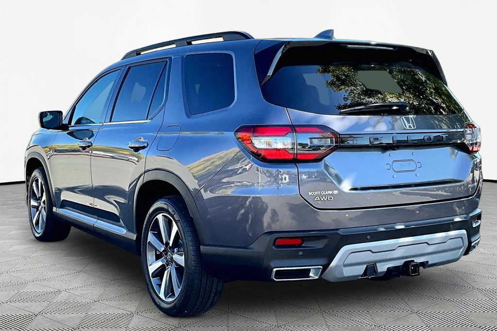 Used 2025 Honda Pilot Elite image 5