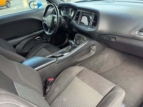 Used 2023 Dodge Challenger SXT RWD image 9