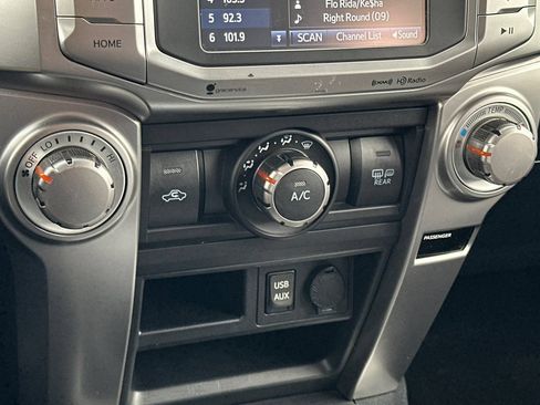 Used 2016 Toyota 4Runner SR5 AWD/4WD image 20