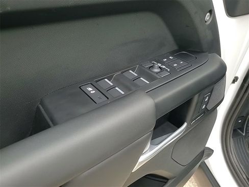 Used 2025 Land Rover Defender 110 S image 20