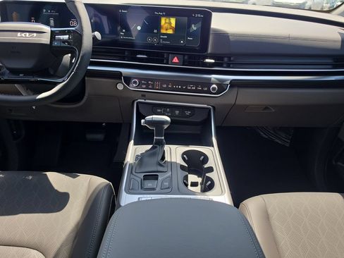 New 2027 Kia Carnival FWD image 14