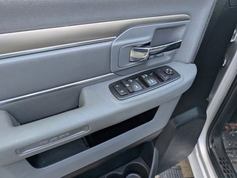 Used 2017 RAM 1500 Classic SLT image 9