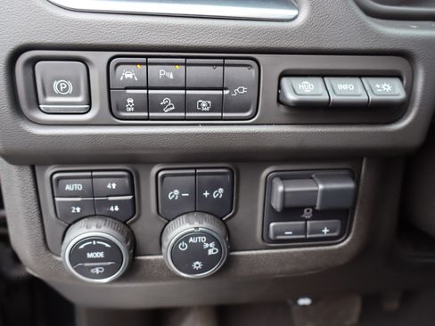 Used 2022 Chevrolet Suburban High Country image 22