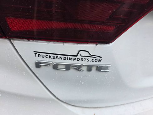 Used 2022 Kia Forte LXS FWD image 5