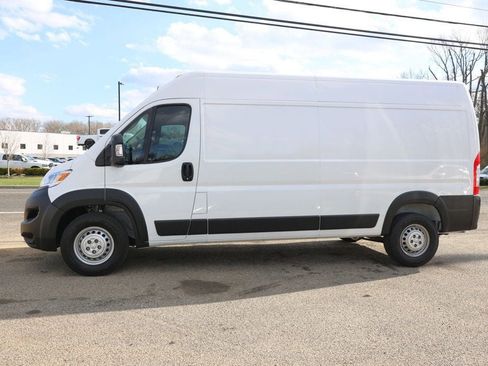 Used 2024 RAM ProMaster 2500 w/ Convenience Group image 2