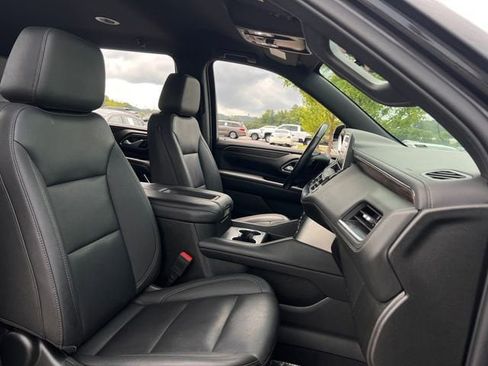 Used 2022 Chevrolet Suburban LT w/ Luxury Package AWD/4WD image 36