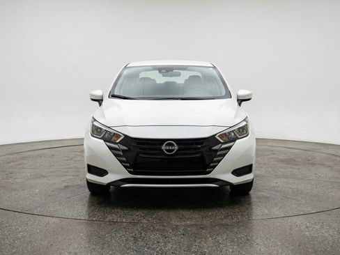 Used 2025 Nissan Versa SV w/ Trunk Package image 2