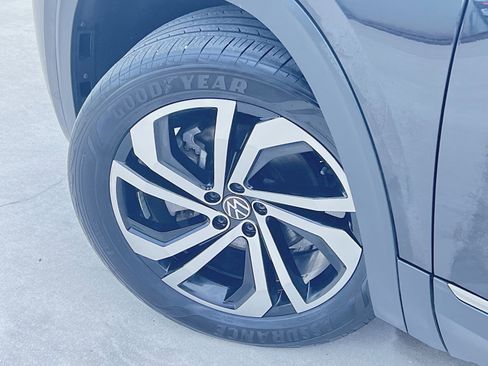 Used 2022 Volkswagen Atlas SEL image 12