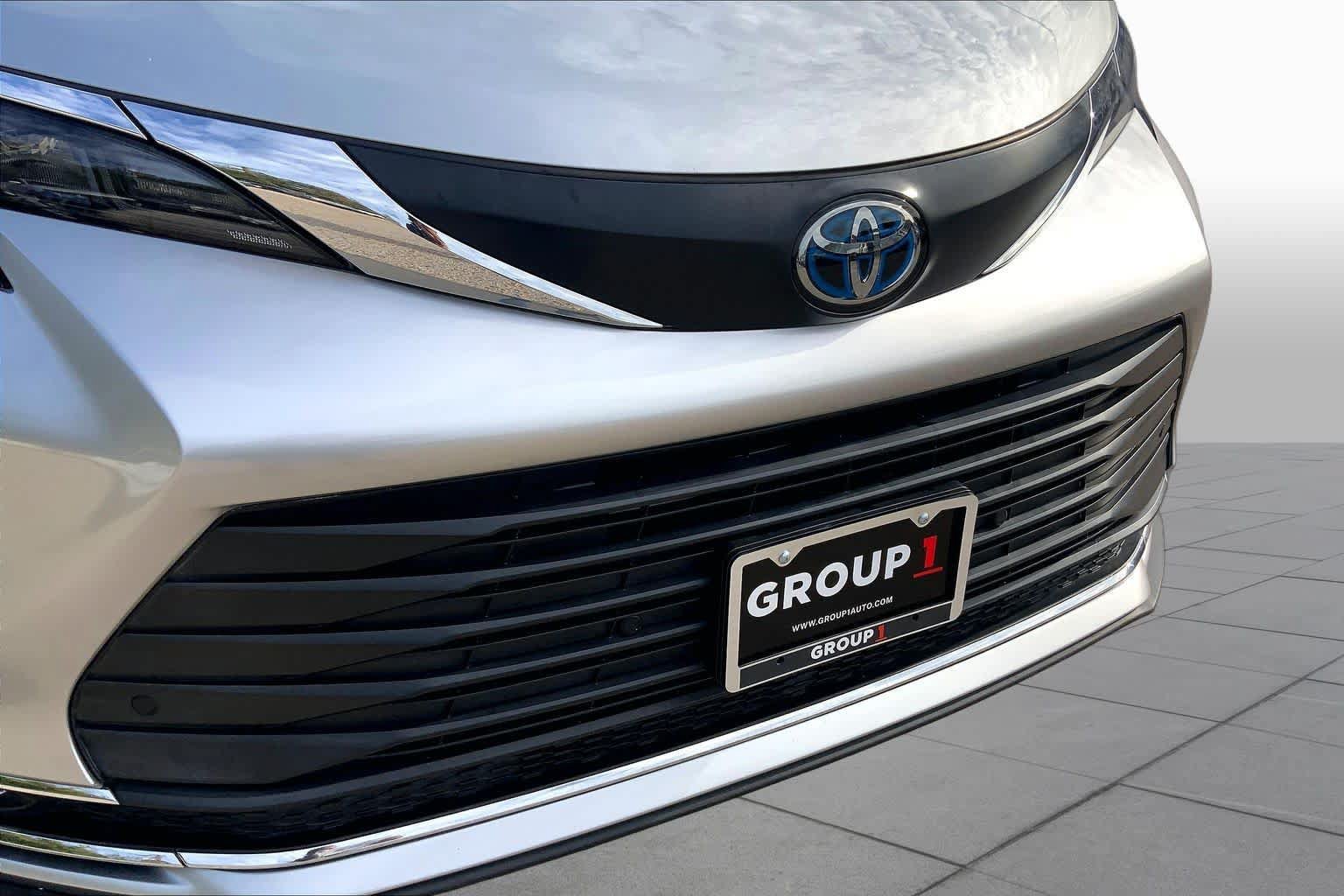 Used 2024 Toyota Sienna XLE FWD image 29