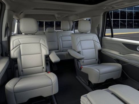 New 2025 Lincoln Navigator L Reserve image 11