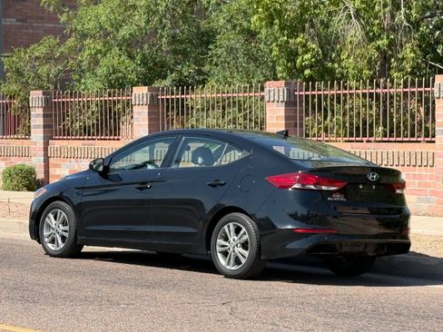 Used 2017 Hyundai Elantra SE FWD image 4