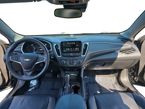 Used 2018 Chevrolet Malibu Premier w/ Driver Confidence Package FWD image 11