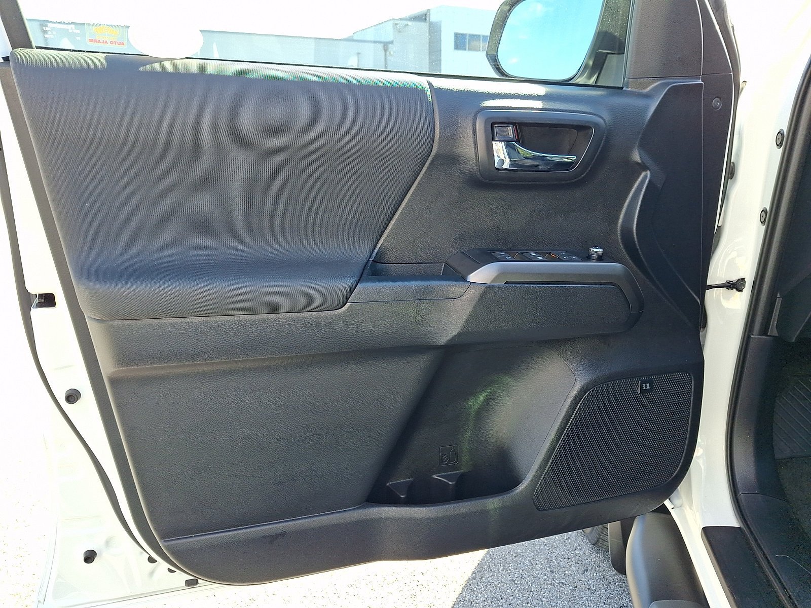 Used 2018 Toyota Tacoma TRD Sport AWD/4WD image 13