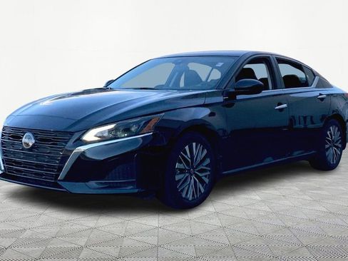 Used 2023 Nissan Altima 2.5 SV image 3