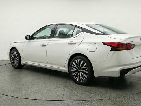 Used 2025 Nissan Altima 2.5 SV image 5