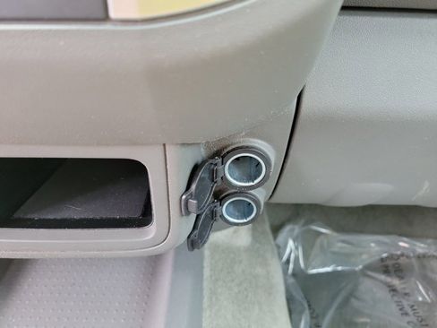 Used 2014 Nissan Frontier SV image 27