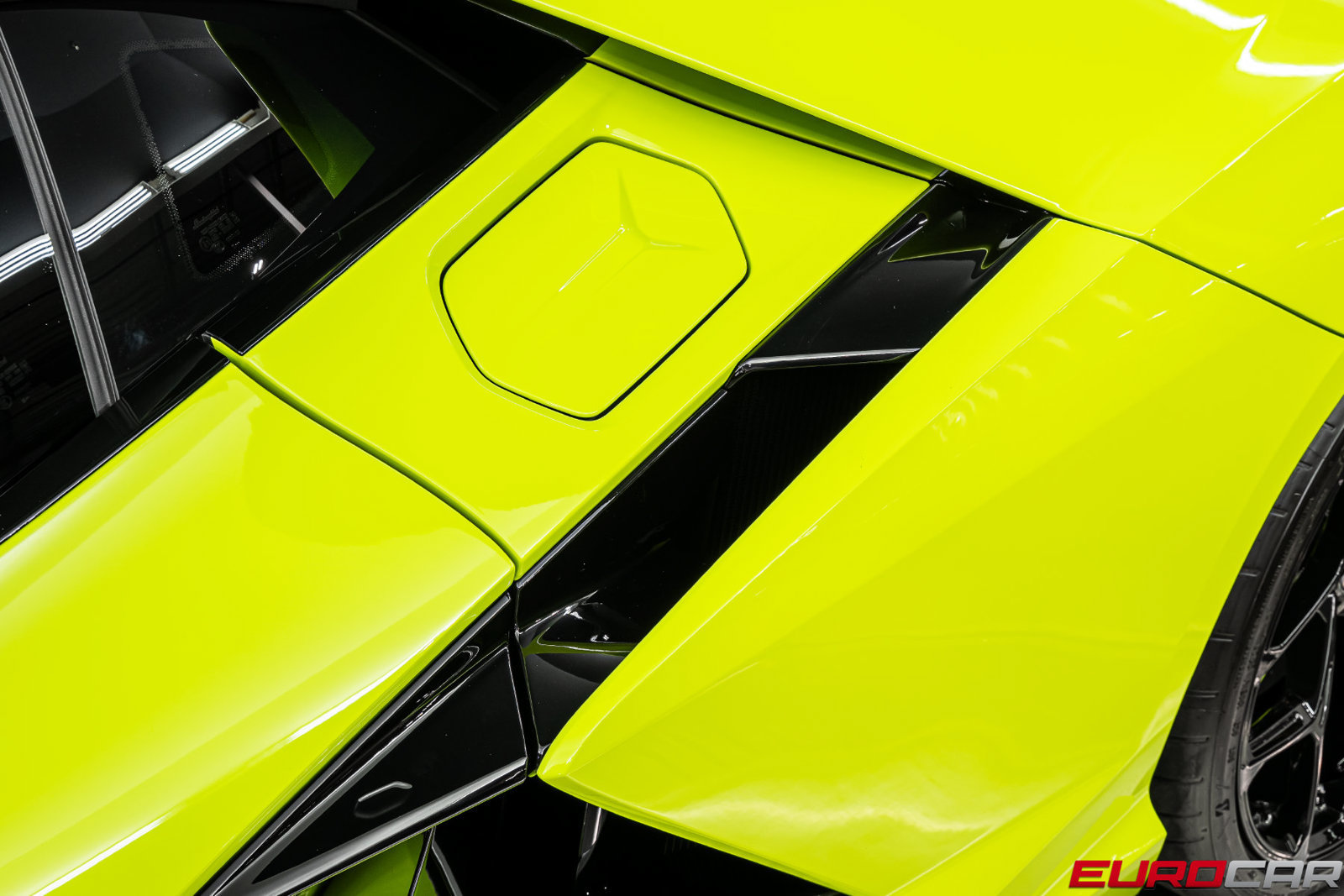 Used 2025 Lamborghini Revuelto AWD/4WD image 18