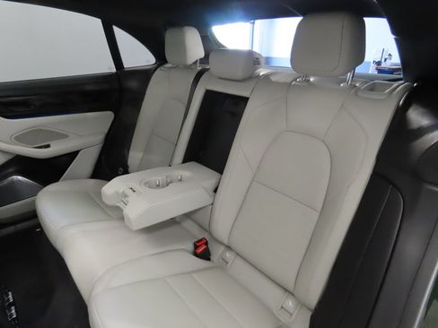Certified 2025 Porsche Macan 4 Electric AWD/4WD image 41