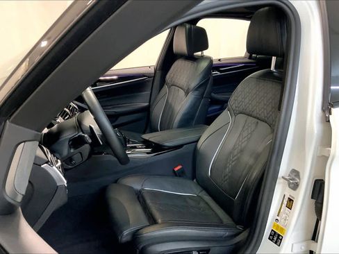 Used 2020 BMW M550i xDrive w/ Executive Package image 7