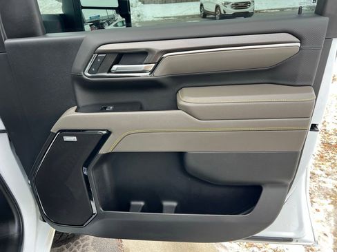 Used 2024 Chevrolet Silverado 2500 ZR2 w/ Technology Package image 27