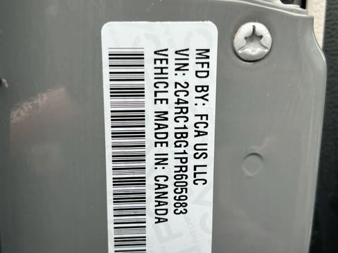 Used 2023 Chrysler Pacifica Touring-L image 36