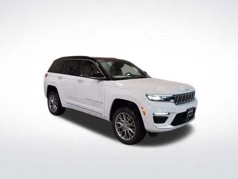 New 2025 Jeep Grand Cherokee Summit image 2
