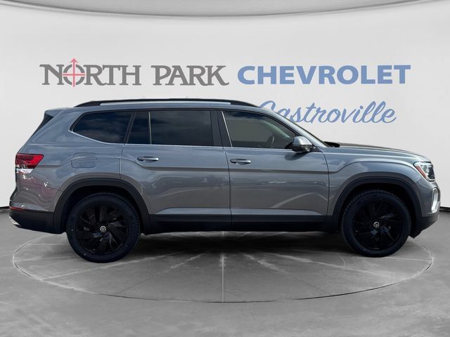 Used 2024 Volkswagen Atlas SE FWD image 2