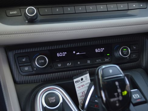 Used 2019 BMW i8 Coupe image 23