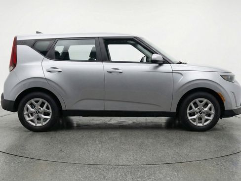 Used 2025 Kia Soul LX w/ LX Technology Package image 11