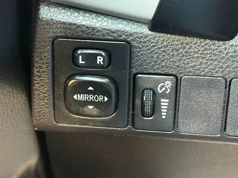 Used 2018 Toyota Corolla LE image 27