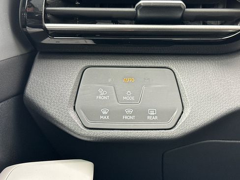 Used 2023 Volkswagen ID.4 Pro S image 31