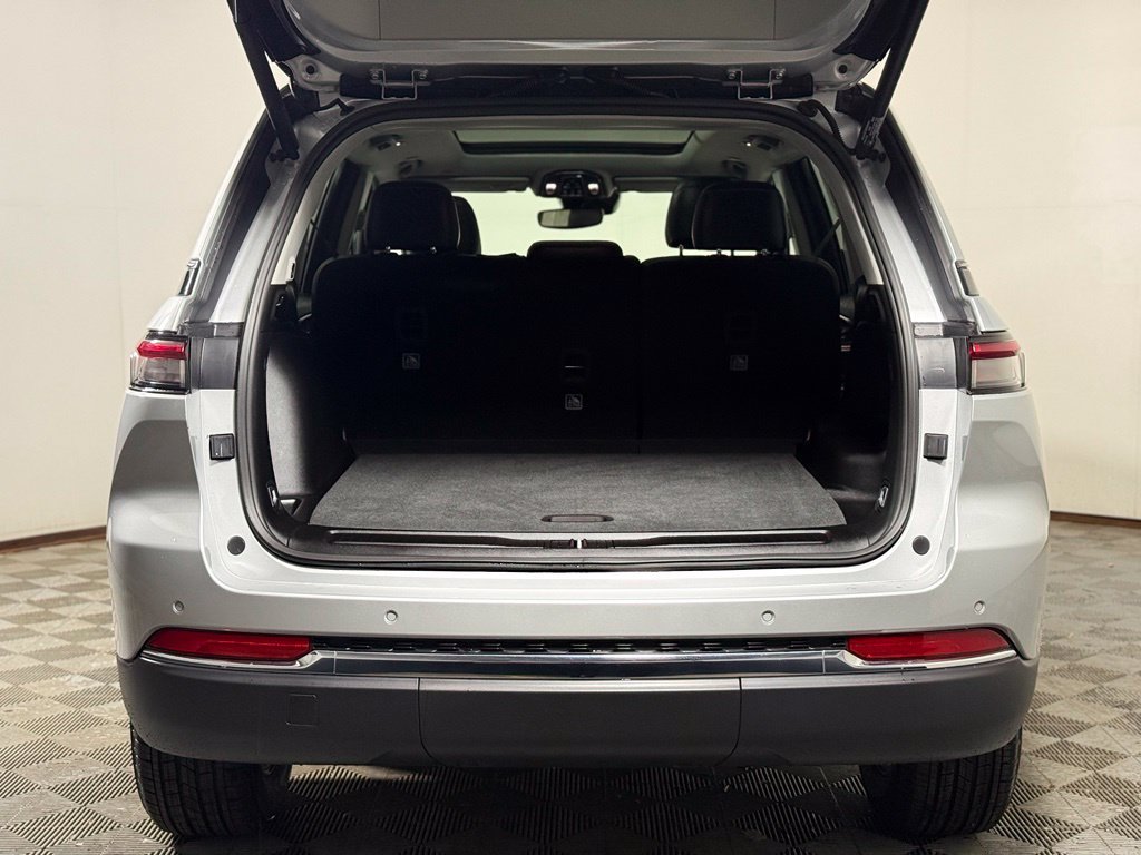 Used 2022 Jeep Grand Cherokee Limited AWD/4WD image 6