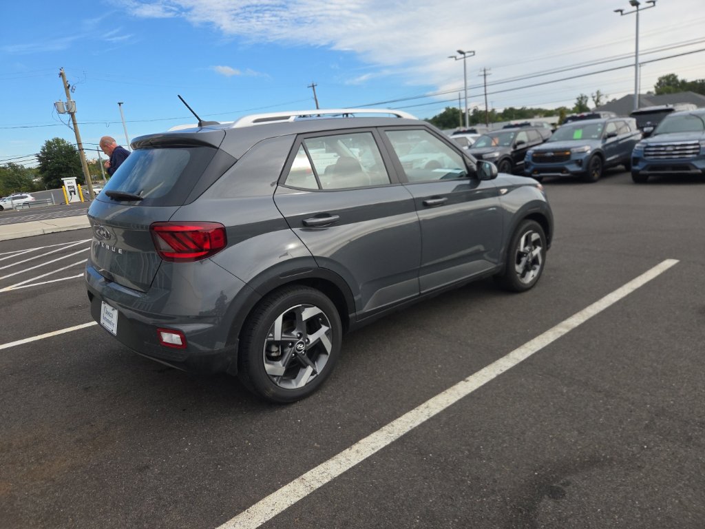 Used 2026 Hyundai Venue SEL FWD image 5