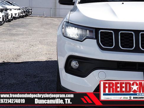 New 2026 Jeep Compass Latitude image 43