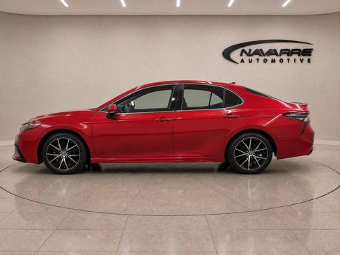 Used 2024 Toyota Camry SE w/ Convenience Package FWD image 4