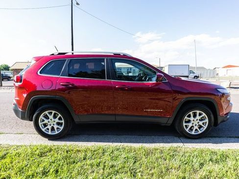 Used 2015 Jeep Cherokee Latitude w/ Cold Weather Group AWD/4WD image 4