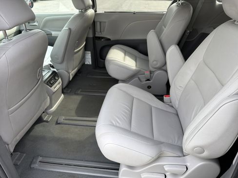 Used 2019 Toyota Sienna XLE Premium AWD/4WD image 29