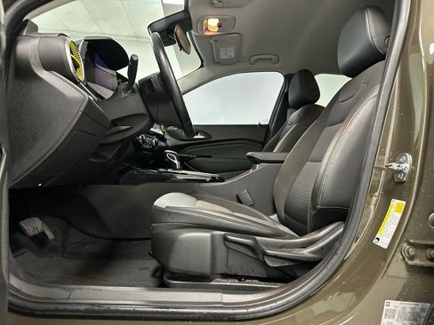 Used 2024 Chevrolet Trax LT w/ Driver Confidence Package image 17