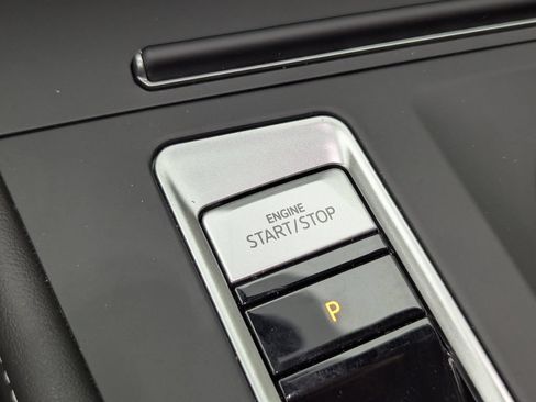 Certified 2025 Volkswagen Atlas Cross Sport SE FWD image 31