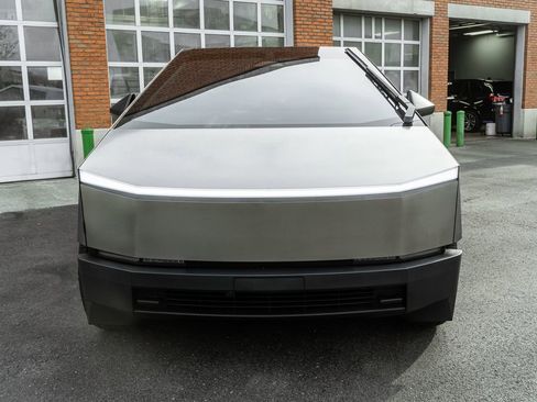 Used 2024 Tesla Cybertruck AWD Crew Cab image 32