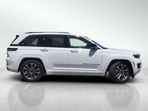 Used 2023 Jeep Grand Cherokee Overland w/ Advanced Protech Group III AWD/4WD image 3
